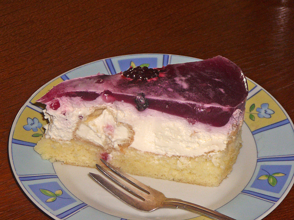 Rote Grütze - Torte gefüllt mit Mini - Windbeutel von schmunz6 ...