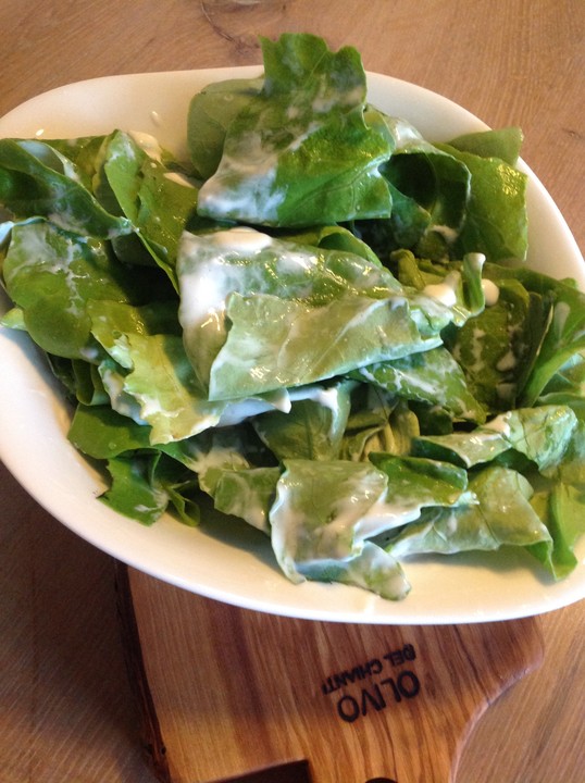 Kopfsalat mit süßem Joghurt - Dressing von Schneewind | Chefkoch.de