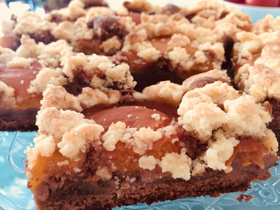 Schokoladen - Aprikosen - Blechkuchen mit Streuseln von urmeli75 ...