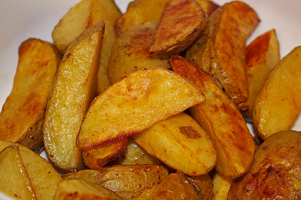 Country-Potatoes oder würzige Kartoffelspalten aus dem Ofen von Nela67 ...