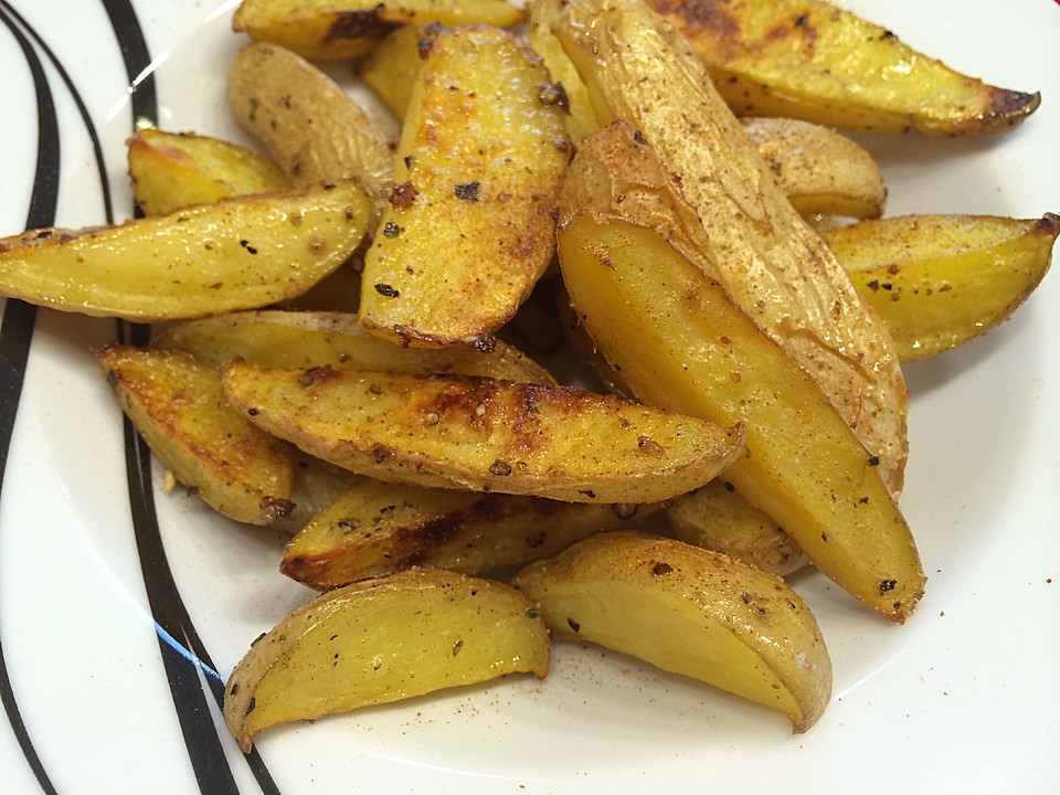 Country-Potatoes oder würzige Kartoffelspalten aus dem Ofen von Nela67 ...