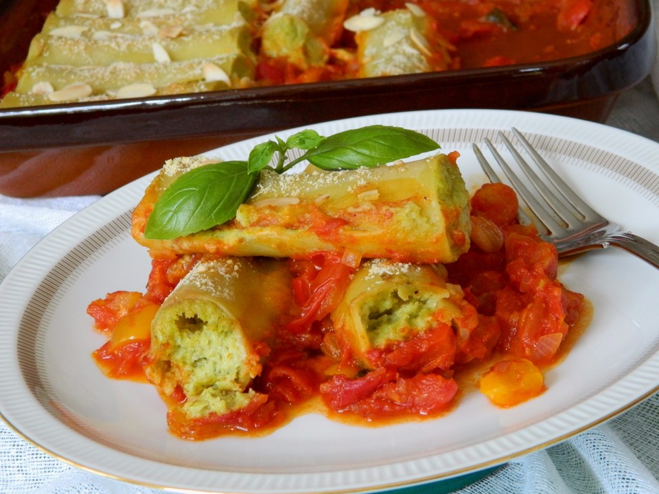 Cannelloni mit Brokkoli - Mascarponefüllung in Tomatensauce von Be-Kir ...