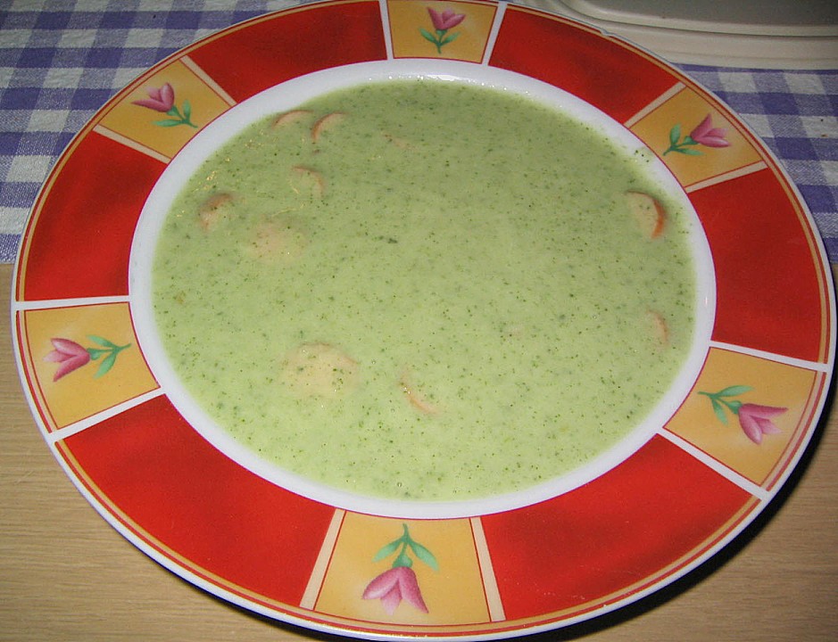 Kartoffelsuppe mit Borretsch und Borretschblüten von Wüstensohn ...