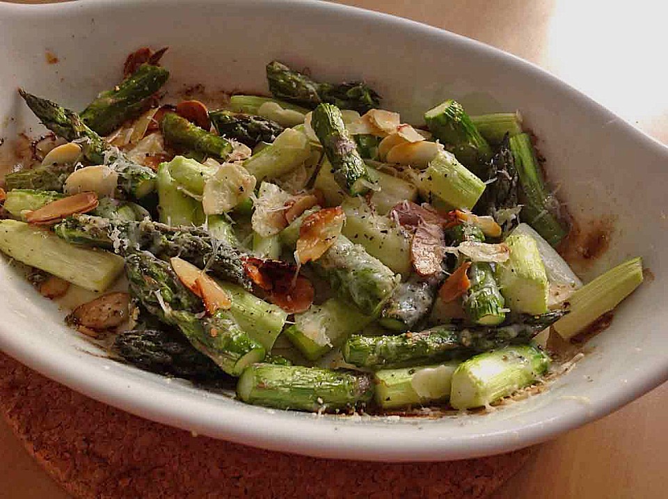 Grüner Spargel mit Pinienkernen von gcook | Chefkoch.de