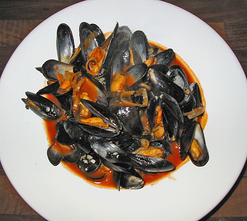 Miesmuscheln im Tomaten-Knoblauch-Sud von fenchelhexe | Chefkoch.de