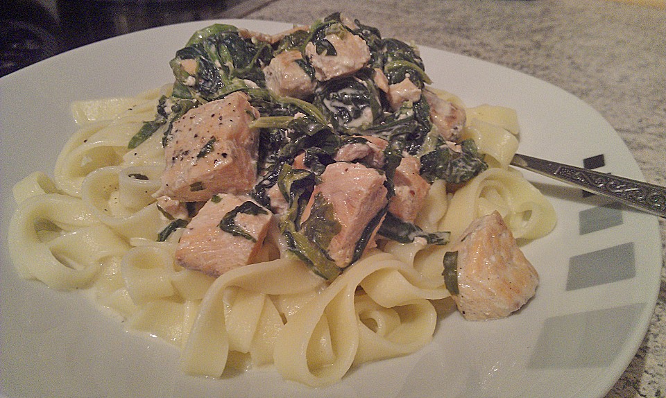 Bandnudeln mit Lachs und Spinat von VanessaR | Chefkoch.de