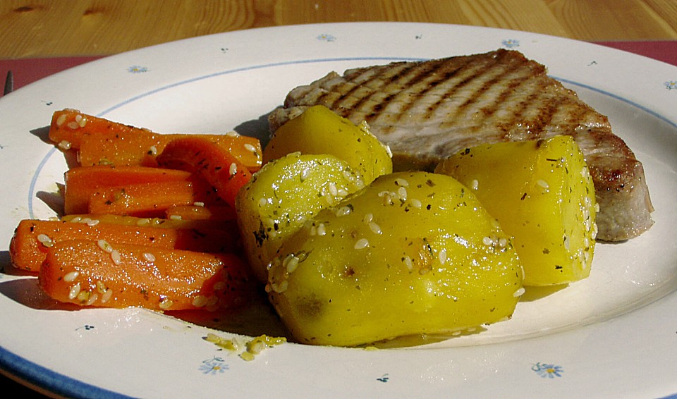 Thunfischsteak mit karamellisierten Knoblauchmöhren und ...