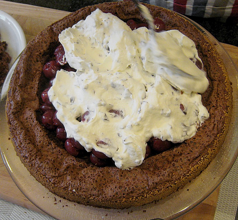 Maulwurftorte mit Sauerkirschfüllung von schrat | Chefkoch.de