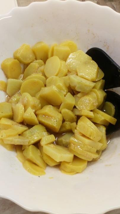 Kartoffelsalat, warm und ohne Mayonnaise von KariLa | Chefkoch.de