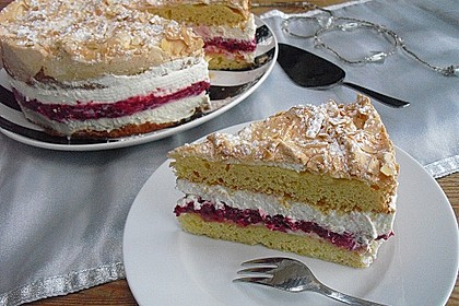 Baiser Torte mit Himbeer oder Brombeercreme von Baiser Torte mit Himbeer oder Brombeercreme von