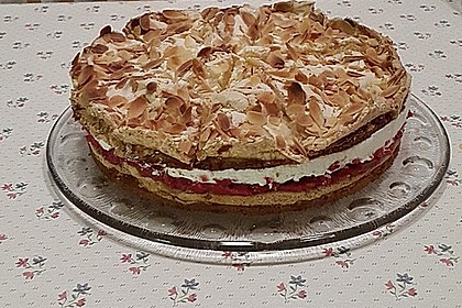 Baiser Torte mit Himbeer oder Brombeercreme von Baiser Torte mit Himbeer oder Brombeercreme von