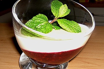 Panna cotta mit Himbeer - Gelee 24