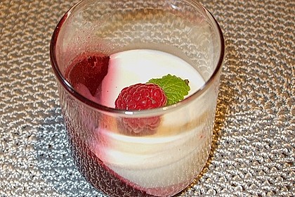 Panna cotta mit Himbeer - Gelee 41