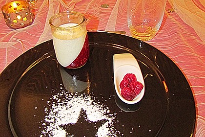 Panna cotta mit Himbeer - Gelee 42
