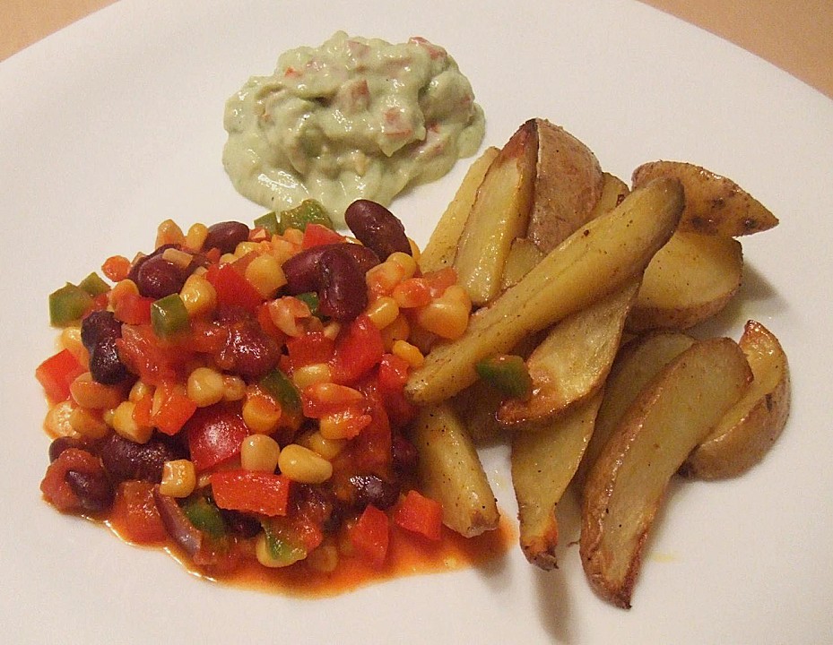 Kartoffelspalten mit Gemüse mexikanischer Art und Guacamole von ...