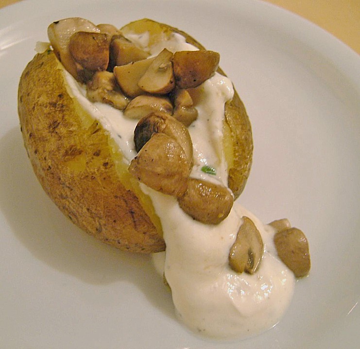 Baked Potato mit Sour Cream und Champignons von CookingJulie | Chefkoch.de