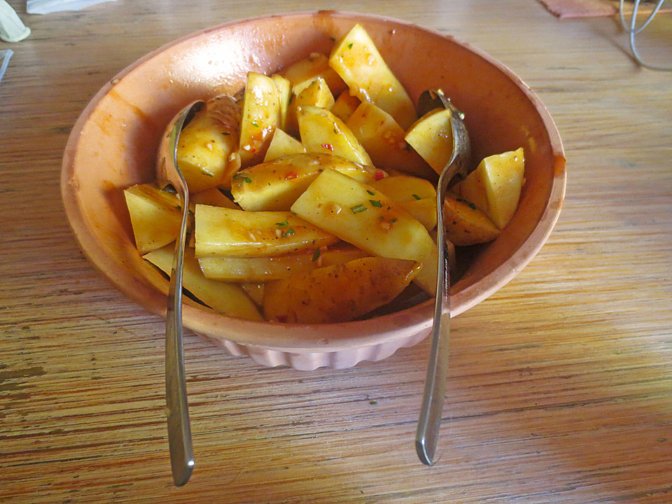 Gebackene Kartoffelecken mit Knoblauch und Rosmarin von baerbel72 ...