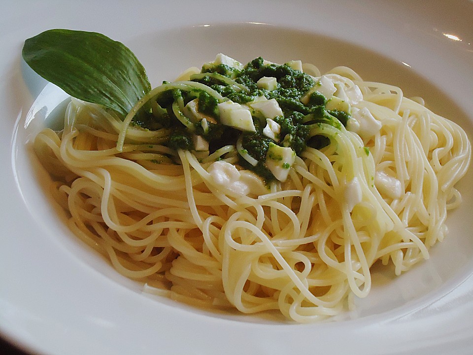 Nudeln mit Bärlauch-Mandel-Pesto von sh19 | Chefkoch.de