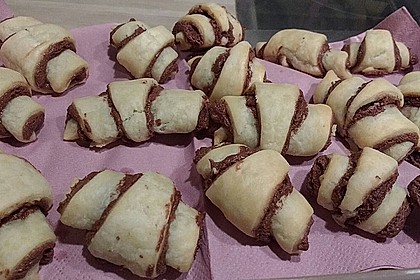 Gerollte Mini-Nusshörnchen 99