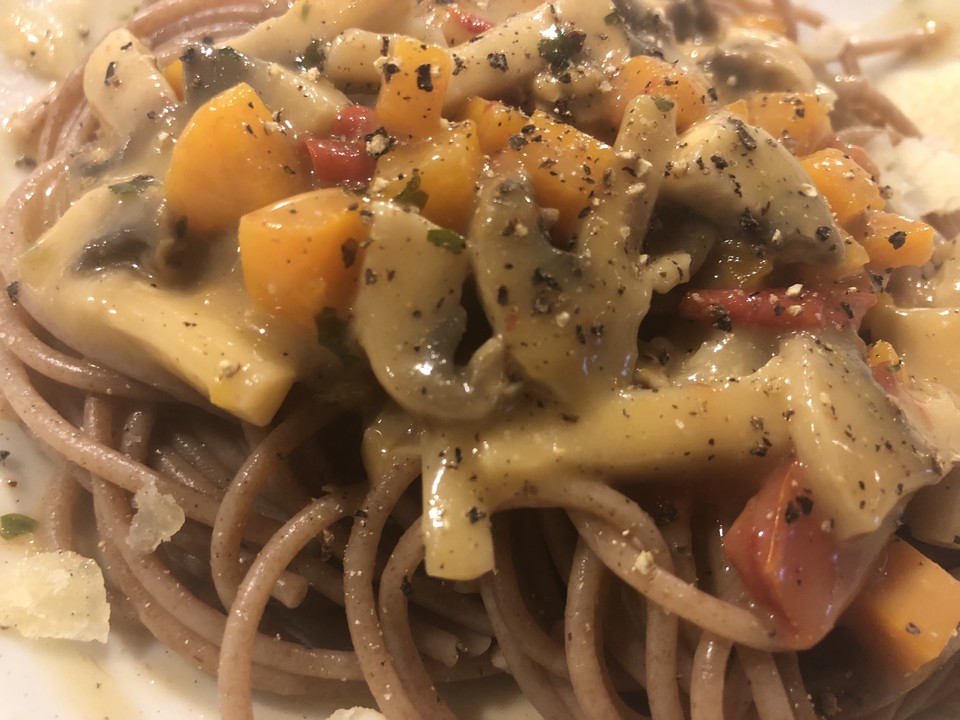 Nudeln mit Gemüse in Frischkäse - Sauce von CookingJulie | Chefkoch.de