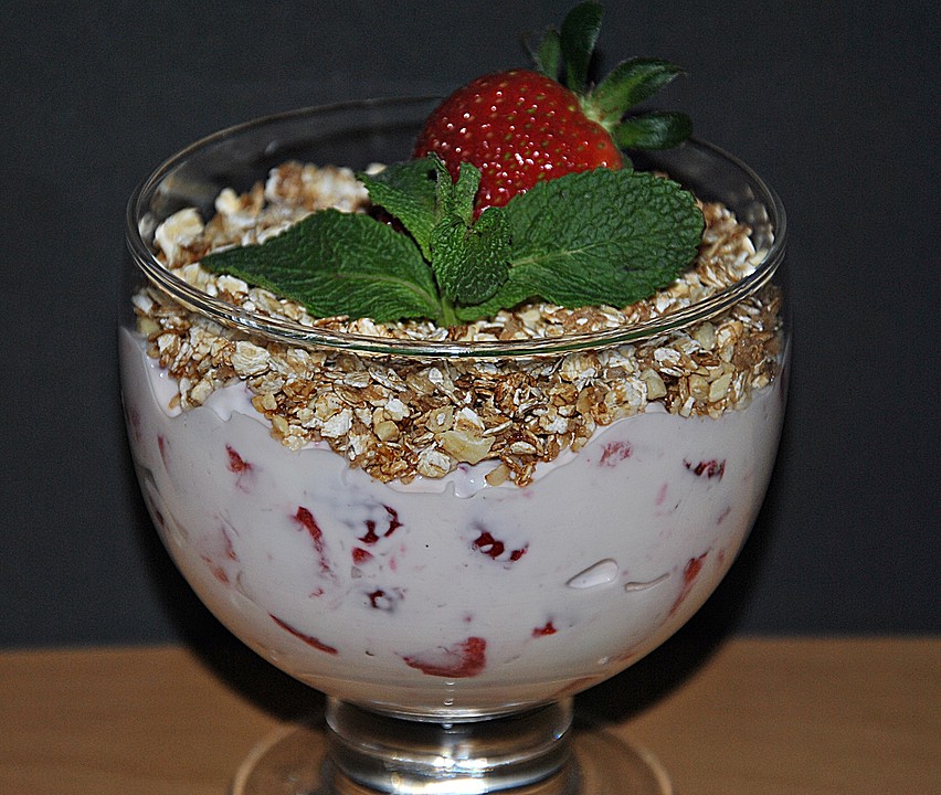 Erdbeerquark mit Knusperflocken von mickyjenny | Chefkoch.de