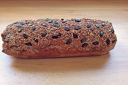 Saftiges Vollkornbrot 64