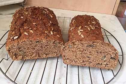 Saftiges Vollkornbrot 85