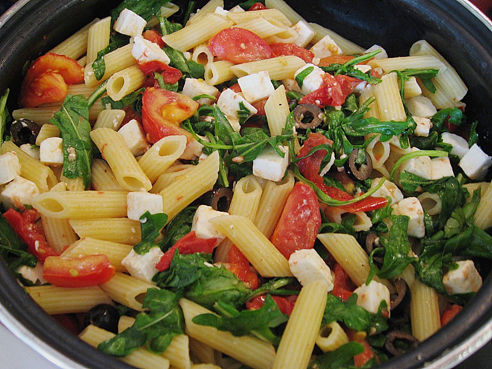 Penne mit Coktailtomaten, Rucola und Schafskäse von sigi82 | Chefkoch.de