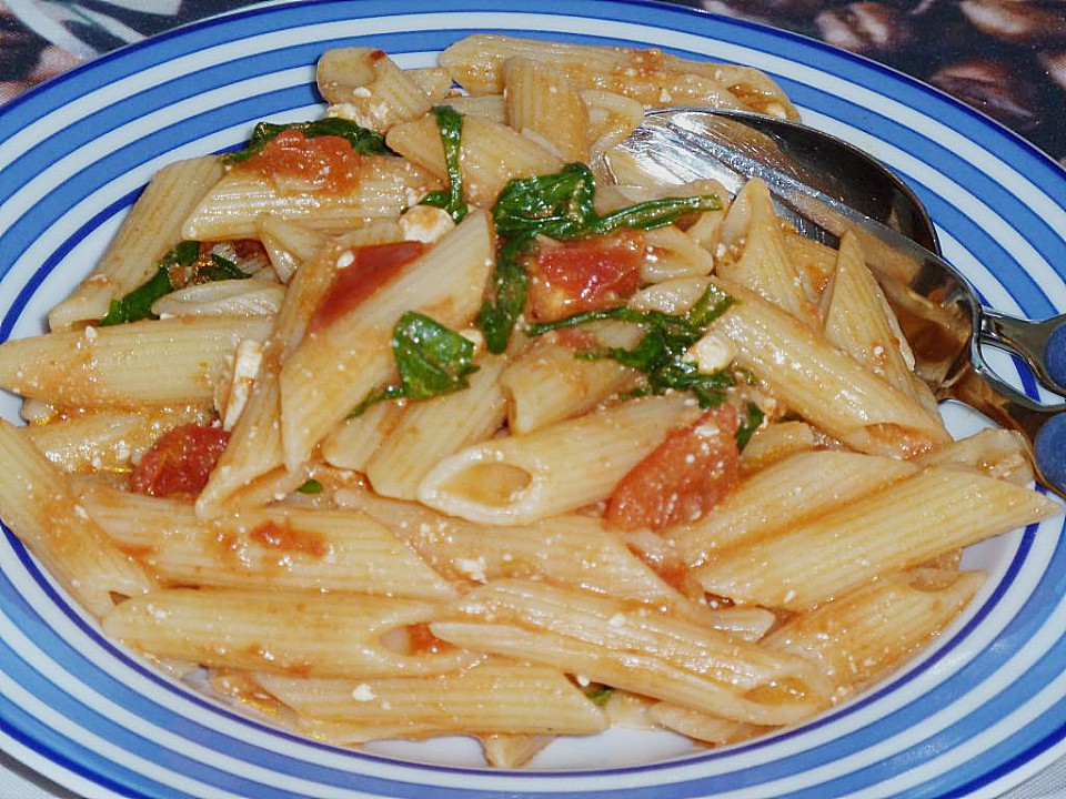 Penne mit Coktailtomaten, Rucola und Schafskäse von sigi82 | Chefkoch.de