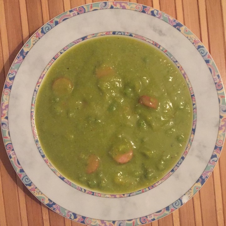 Schnelle Erbsensuppe aus Tiefkühlerbsen und frischen Möhren von ...