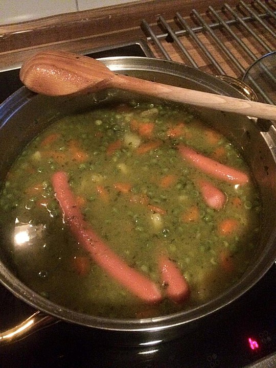 Schnelle Erbsensuppe aus Tiefkühlerbsen und frischen Möhren von ...