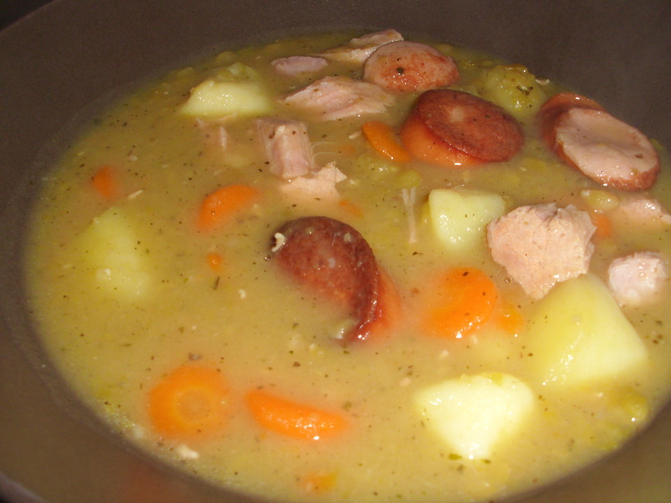 Schnelle Erbsensuppe aus Tiefkühlerbsen und frischen Möhren von ...