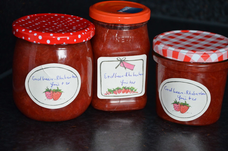 Erdbeer - Rhabarber - Grütze von Juulee | Chefkoch.de