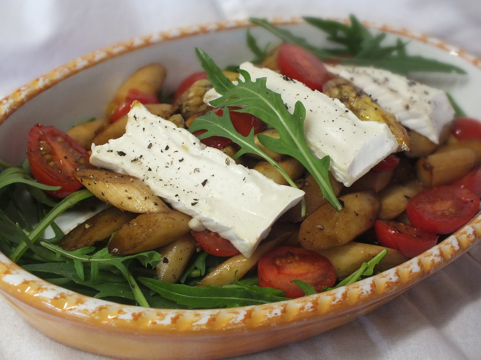 Salat mit gebratenem Spargel, Ziegenkäse, Rauke und Tomaten von monikap ...