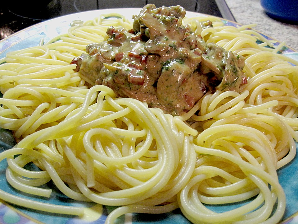 Grüne und weiße Spaghetti in Speck - Sahne - Sauce von einapopeina ...