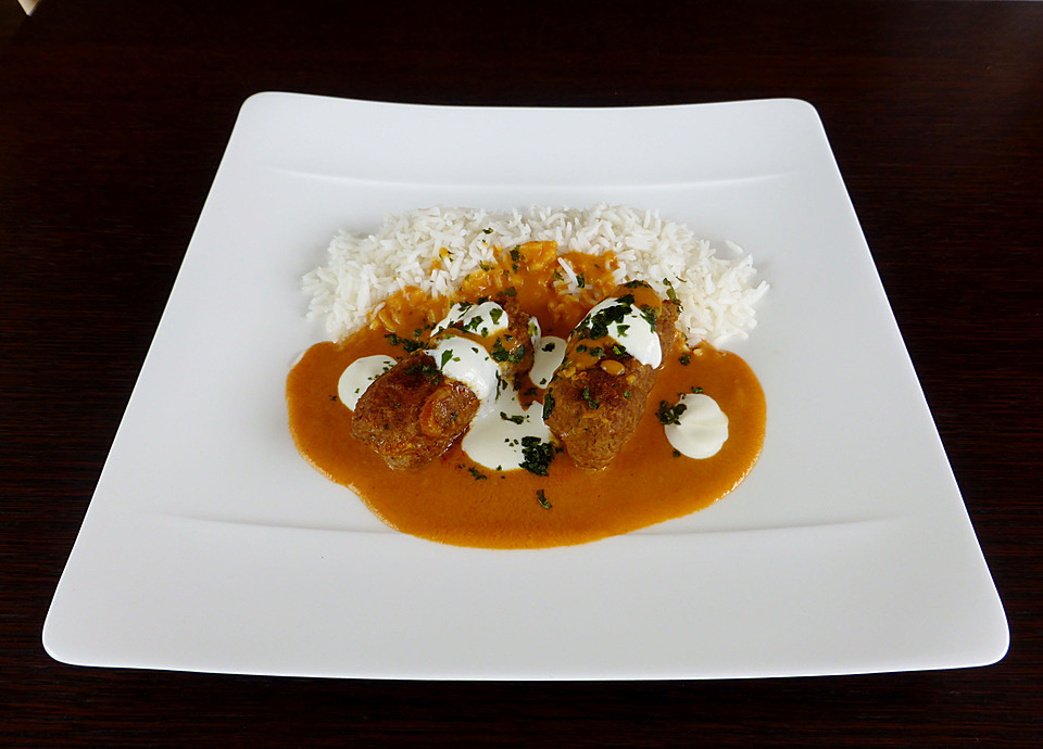 Curry - Kebab oder Indische Fleischbällchen in Currysoße von claudianh ...