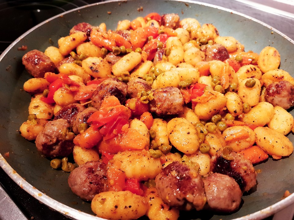 Gnocchi-Gemüse-Pfanne mit Mettbällchen von bärenmama | Chefkoch.de