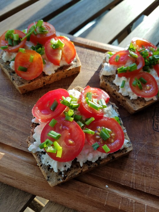 Belegtes Brot mit Hüttenkäse von Nicky0110 | Chefkoch.de