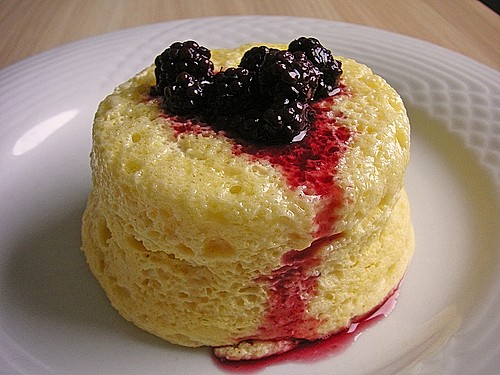 Quarksoufflé auf Erdbeerspiegel (Rezept mit Bild