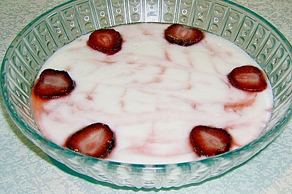 Buttermilch - Dessert mit Erdbeeren 2