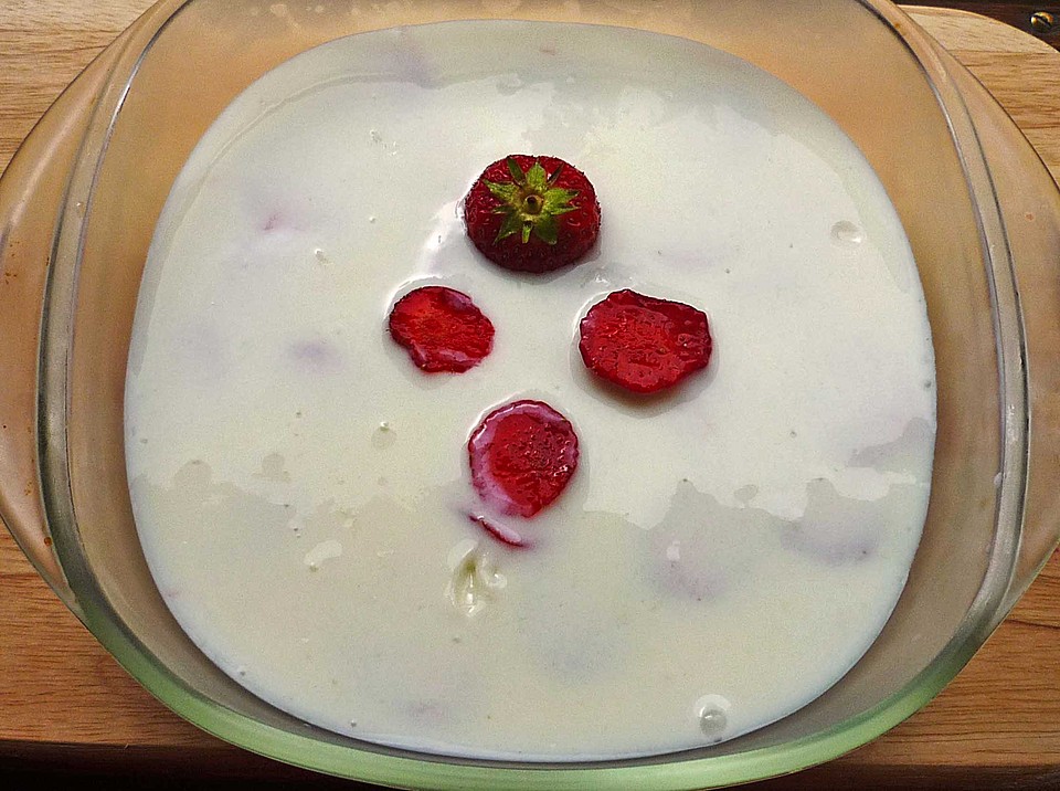 Buttermilch - Dessert mit Erdbeeren von Nicky0110 | Chefkoch.de