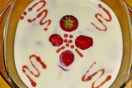 Buttermilch - Dessert mit Erdbeeren 5
