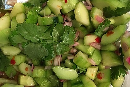 Thai Gurkensalat mit Erdnüssen und Chili 22