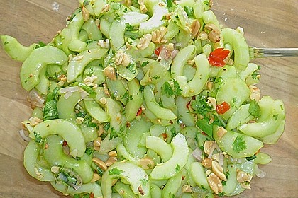 Thai Gurkensalat mit Erdnüssen und Chili 6