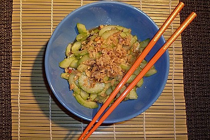 Thai Gurkensalat mit Erdnüssen und Chili 19