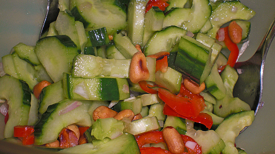 Thai Gurkensalat mit Erdnüssen und Chili von Milli73 | Chefkoch.de