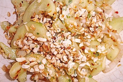 Thai Gurkensalat mit Erdnüssen und Chili 21
