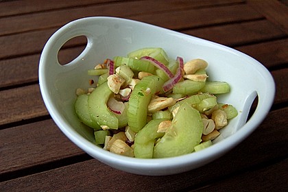 Thai Gurkensalat mit Erdnüssen und Chili 3