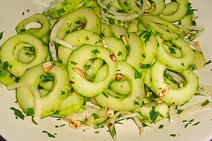 Thai Gurkensalat mit Erdnüssen und Chili 13