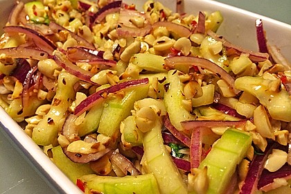 Thai Gurkensalat mit Erdnüssen und Chili 2